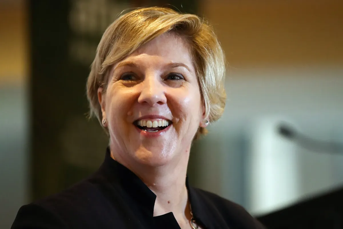 Robyn Denholm - Une responsable de Tesla qui vend ses actions et suscite la polémique